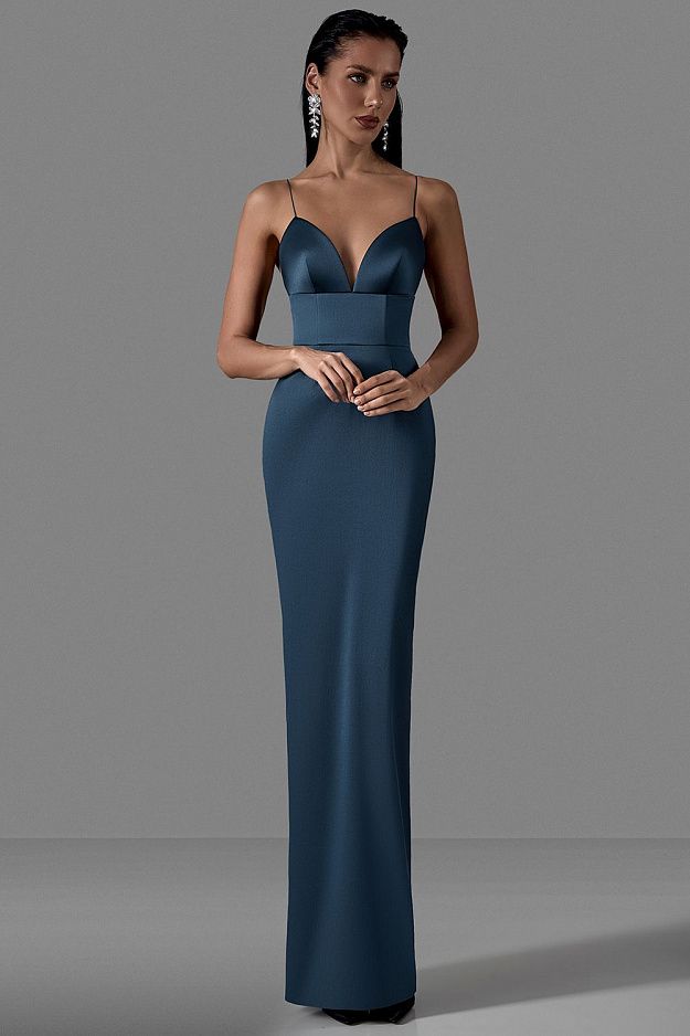 Form-fitting dress with slender shoulder straps