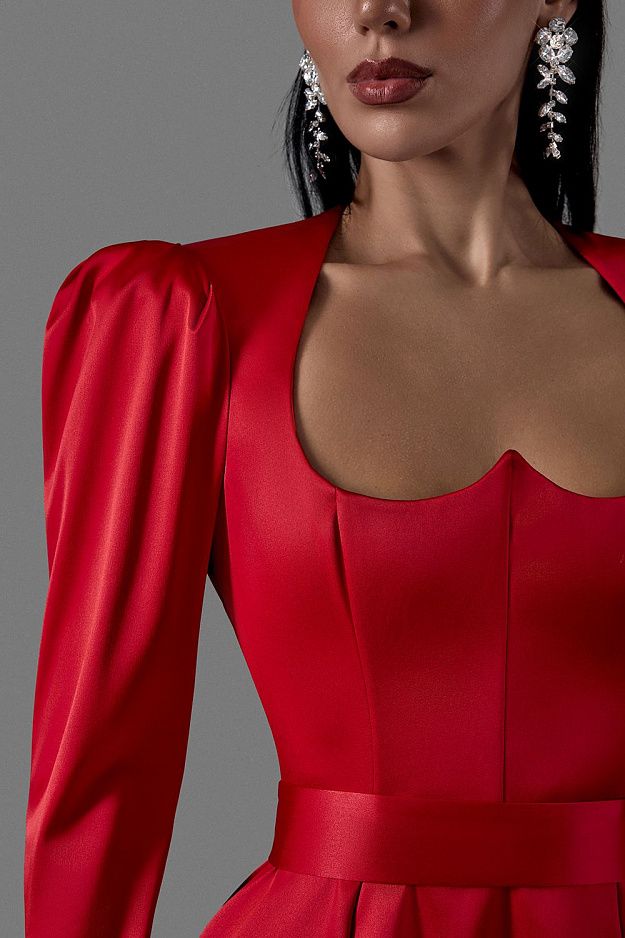 Dress with Sweetheart Neckline