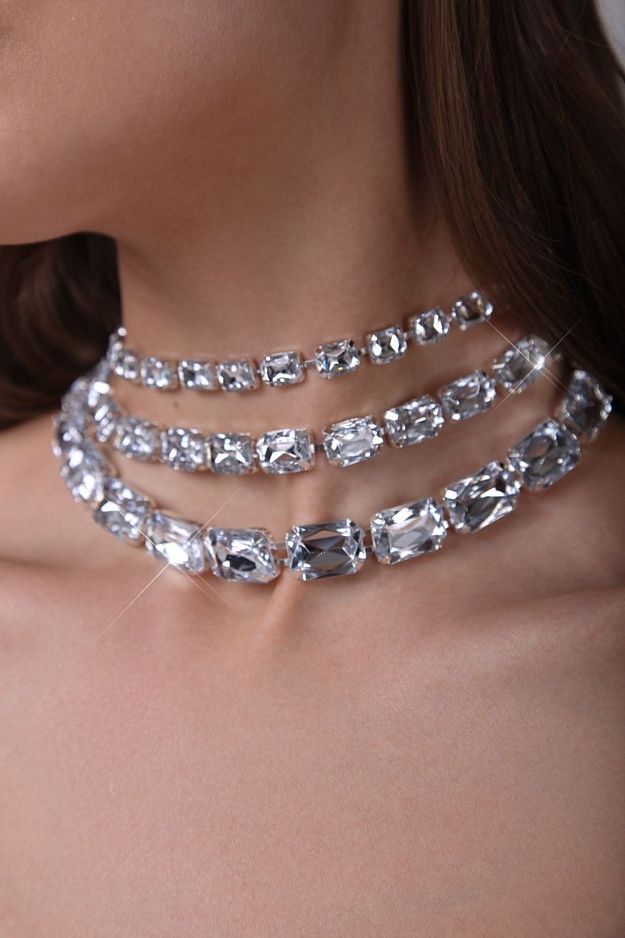 CHOKER krupnye kamni 3 ryada