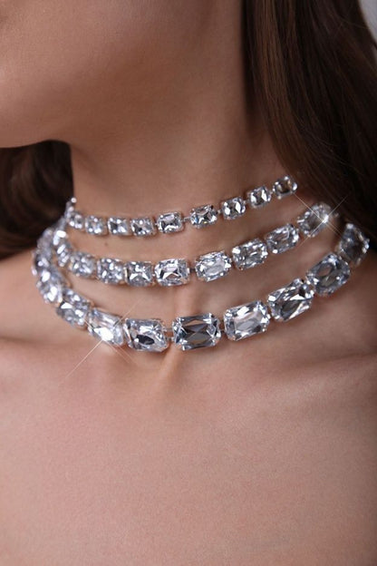 CHOKER krupnye kamni 3 ryada
