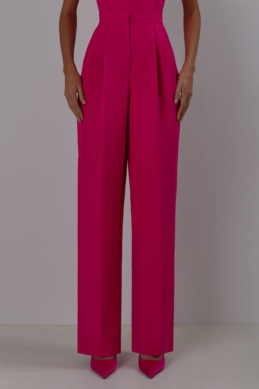 Loose-fitting trousers