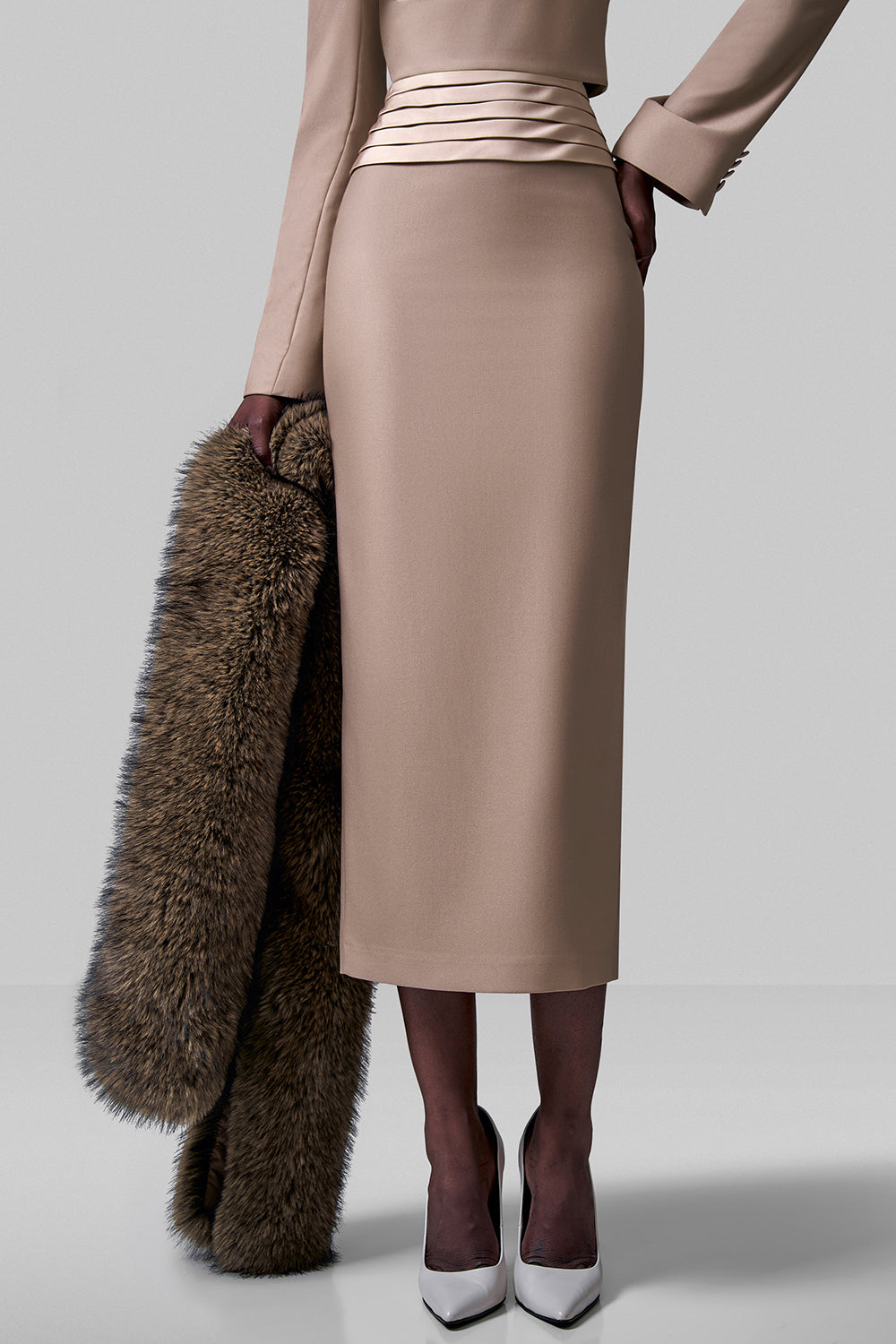 Skirt with decorative belt