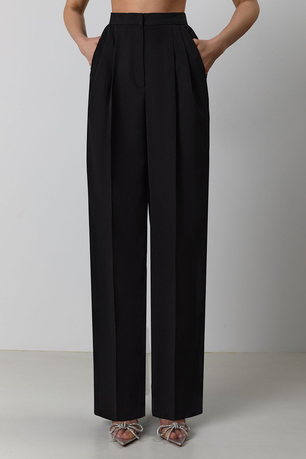 Loose-fitting trousers